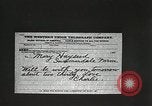 Image des voleurs volent des vêtements United States USA, 1904, de la seconde 20 séquences d'archives historiques vidéo 65675073379