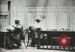 Image des voleurs volent des vêtements United States USA, 1904, de la seconde 23 séquences d'archives historiques vidéo 65675073379