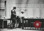 Image des voleurs volent des vêtements United States USA, 1904, de la seconde 24 séquences d'archives historiques vidéo 65675073379