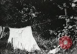Image des voleurs volent des vêtements United States USA, 1904, de la seconde 48 séquences d'archives historiques vidéo 65675073379