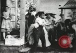 Image ivrognes accidentel United States USA, 1902, de la seconde 12 séquences d'archives historiques vidéo 65675073387