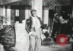 Image ivrognes accidentel United States USA, 1902, de la seconde 17 séquences d'archives historiques vidéo 65675073387