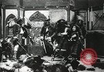 Immagine di Gli attori che ritraggono gli scozzesi United States USA, 1903, secondo 4 filmato di repertorio 65675073390