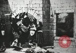 Immagine di Gli attori che ritraggono gli scozzesi United States USA, 1903, secondo 9 filmato di repertorio 65675073390