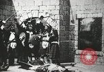 Immagine di Gli attori che ritraggono gli scozzesi United States USA, 1903, secondo 10 filmato di repertorio 65675073390