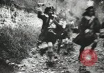 Immagine di Gli attori che ritraggono gli scozzesi United States USA, 1903, secondo 24 filmato di repertorio 65675073390