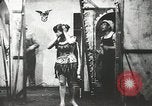 Immagine di La donna medita essendo ballerina United States USA, 1902, secondo 15 filmato di repertorio 65675073392