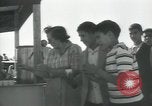 Image les garçons marocains le Maroc l'Afrique du Nord, 1964, de la seconde 27 séquences d'archives historiques vidéo 65675073405