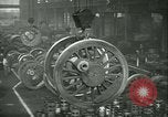 Immagine di Raymond Loewy T1 locomotore costruzione e collaudo Altoona Pennsylvania USA, 1948, secondo 19 filmato di repertorio 65675073413