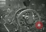 Immagine di Raymond Loewy T1 locomotore costruzione e collaudo Altoona Pennsylvania USA, 1948, secondo 21 filmato di repertorio 65675073413