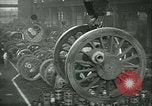 Immagine di Raymond Loewy T1 locomotore costruzione e collaudo Altoona Pennsylvania USA, 1948, secondo 22 filmato di repertorio 65675073413