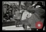 Immagine di Pedoni New York United States USA, 1903, secondo 8 filmato di repertorio 65675073423