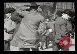 Immagine di Pedoni New York United States USA, 1903, secondo 10 filmato di repertorio 65675073423