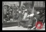 Immagine di Pedoni New York United States USA, 1903, secondo 25 filmato di repertorio 65675073423