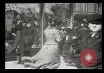 Immagine di Pedoni New York United States USA, 1903, secondo 44 filmato di repertorio 65675073423