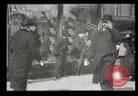 Immagine di Pedoni New York United States USA, 1903, secondo 55 filmato di repertorio 65675073423