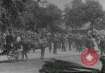 Immagine di La folla che arrivano a evento esterno United States USA, 1905, secondo 5 filmato di repertorio 65675073425