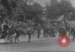 Immagine di La folla che arrivano a evento esterno United States USA, 1905, secondo 6 filmato di repertorio 65675073425