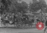 Immagine di La folla che arrivano a evento esterno United States USA, 1905, secondo 12 filmato di repertorio 65675073425