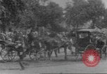 Immagine di La folla che arrivano a evento esterno United States USA, 1905, secondo 13 filmato di repertorio 65675073425