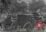 Immagine di La folla che arrivano a evento esterno United States USA, 1905, secondo 19 filmato di repertorio 65675073425
