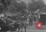 Immagine di La folla che arrivano a evento esterno United States USA, 1905, secondo 21 filmato di repertorio 65675073425