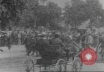 Immagine di La folla che arrivano a evento esterno United States USA, 1905, secondo 22 filmato di repertorio 65675073425
