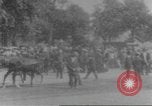 Immagine di La folla che arrivano a evento esterno United States USA, 1905, secondo 26 filmato di repertorio 65675073425