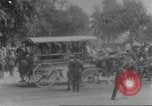 Immagine di La folla che arrivano a evento esterno United States USA, 1905, secondo 32 filmato di repertorio 65675073425