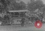 Immagine di La folla che arrivano a evento esterno United States USA, 1905, secondo 33 filmato di repertorio 65675073425