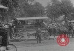 Immagine di La folla che arrivano a evento esterno United States USA, 1905, secondo 36 filmato di repertorio 65675073425