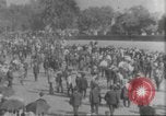 Standbild Menge an Zuschauern Saint Louis Missouri USA, 1904, aus Sekunde 38 historischem Filmmaterial Videoclip 65675073428
