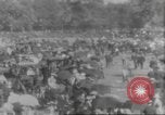 Standbild Menge an Zuschauern Saint Louis Missouri USA, 1904, aus Sekunde 44 historischem Filmmaterial Videoclip 65675073428