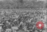 Standbild Menge an Zuschauern Saint Louis Missouri USA, 1904, aus Sekunde 46 historischem Filmmaterial Videoclip 65675073428