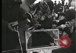 Image Anti-Religious bolcheviks profaner Fédération de reliques la Russie, 1918, de la seconde 12 séquences d'archives historiques vidéo 65675073433