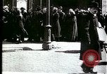 Image occupé russe avec les piétons et de tramway de rue la Russie Union Soviétique, 1920, de la seconde 1 séquences d'archives historiques vidéo 65675073436