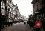 Image occupé russe avec les piétons et de tramway de rue la Russie Union Soviétique, 1920, de la seconde 8 séquences d'archives historiques vidéo 65675073436