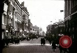 Image occupé russe avec les piétons et de tramway de rue la Russie Union Soviétique, 1920, de la seconde 10 séquences d'archives historiques vidéo 65675073436
