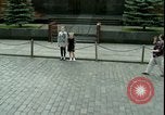 Standbild Grab Lenins Moskau Russland Sowjetunion, 1970, aus Sekunde 53 historischem Filmmaterial Videoclip 65675073439