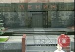 Standbild Grab Lenins Moskau Russland Sowjetunion, 1970, aus Sekunde 58 historischem Filmmaterial Videoclip 65675073439
