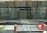 Standbild Grab Lenins Moskau Russland Sowjetunion, 1970, aus Sekunde 59 historischem Filmmaterial Videoclip 65675073439