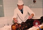 Standbild Mumien Moskau Russland Sowjetunion, 1970, aus Sekunde 10 historischem Filmmaterial Videoclip 65675073443