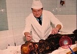 Standbild Mumien Moskau Russland Sowjetunion, 1970, aus Sekunde 12 historischem Filmmaterial Videoclip 65675073443