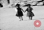Standbild Buffalo dance von San Ildefonso Tewa Pueblo Indianer San Ildefonso Pueblo New Mexico USA, 1929, aus Sekunde 17 historischem Filmmaterial Videoclip 65675073458