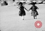 Standbild Buffalo dance von San Ildefonso Tewa Pueblo Indianer San Ildefonso Pueblo New Mexico USA, 1929, aus Sekunde 18 historischem Filmmaterial Videoclip 65675073458