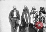 Standbild Buffalo dance von San Ildefonso Tewa Pueblo Indianer San Ildefonso Pueblo New Mexico USA, 1929, aus Sekunde 23 historischem Filmmaterial Videoclip 65675073458