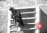 Standbild Buffalo dance von San Ildefonso Tewa Pueblo Indianer San Ildefonso Pueblo New Mexico USA, 1929, aus Sekunde 25 historischem Filmmaterial Videoclip 65675073458
