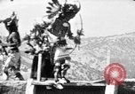 Standbild Buffalo dance von San Ildefonso Tewa Pueblo Indianer San Ildefonso Pueblo New Mexico USA, 1929, aus Sekunde 60 historischem Filmmaterial Videoclip 65675073458