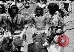 Image La danse des nuages par les Amérindiens de Tewa San Ildefonso Pueblo San Ildefonso Pueblo New Mexico USA, 1929, de la seconde 1 séquences d'archives historiques vidéo 65675073459