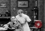 Standbild Helen's Ehe New York United States USA, 1912, aus Sekunde 25 historischem Filmmaterial Videoclip 65675073460